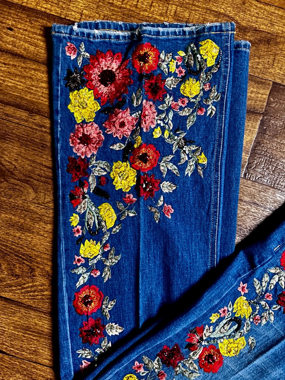 Alice + Olivia ~ Size 27 ~ Blue Denim W/ Multi-Colors Embroidery Floral Jeans - Picture 15 of 16